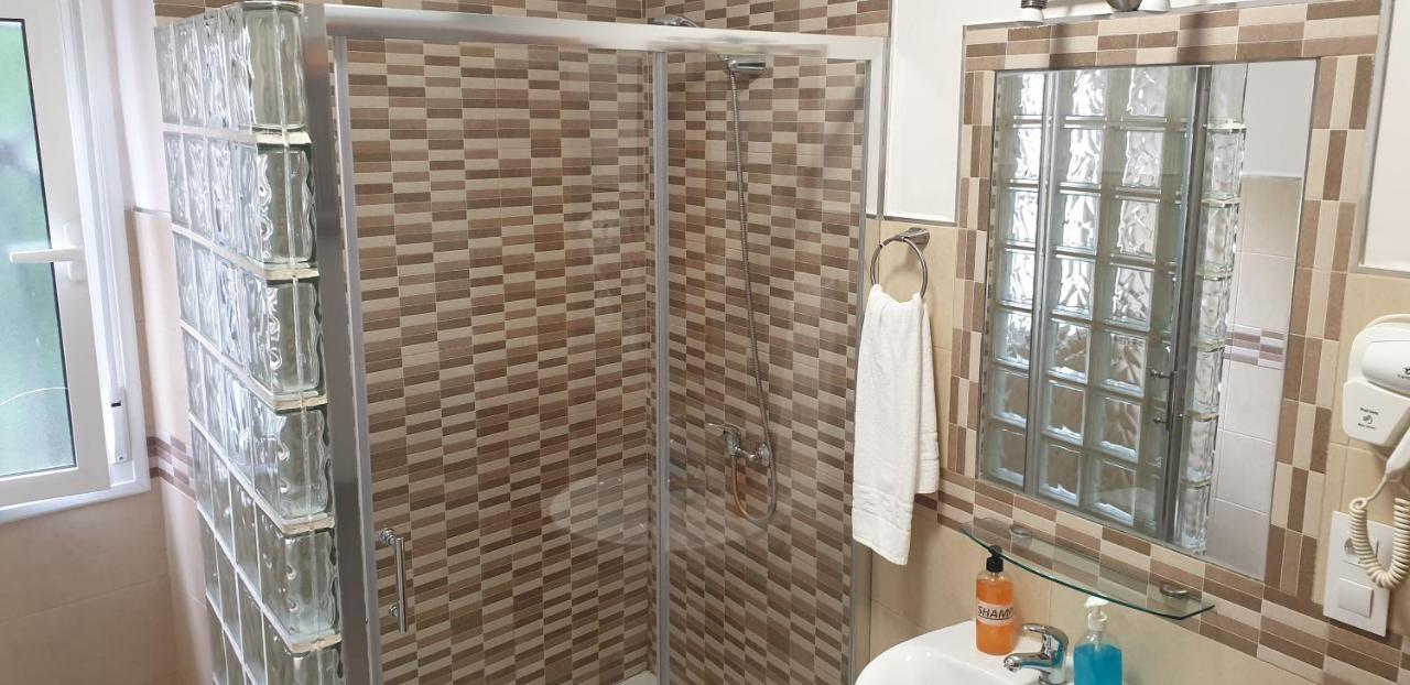 Camera Tripla con Bagno in Comune